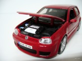 MAISTO 1:24 Volkswagen Golf R32