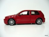 MAISTO 1:24 Volkswagen Golf R32